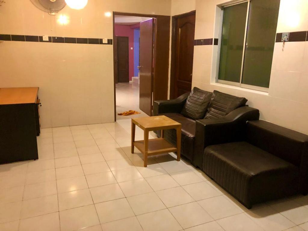 Bukit Indah Homestay Бентонг Экстерьер фото