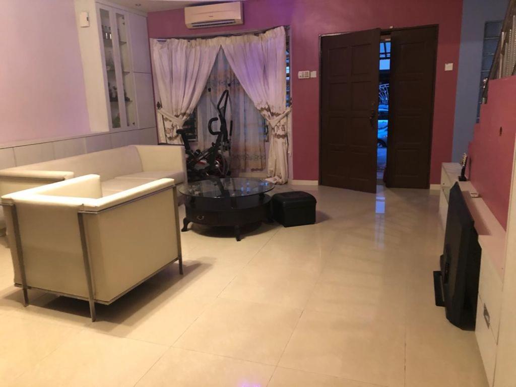Bukit Indah Homestay Бентонг Экстерьер фото
